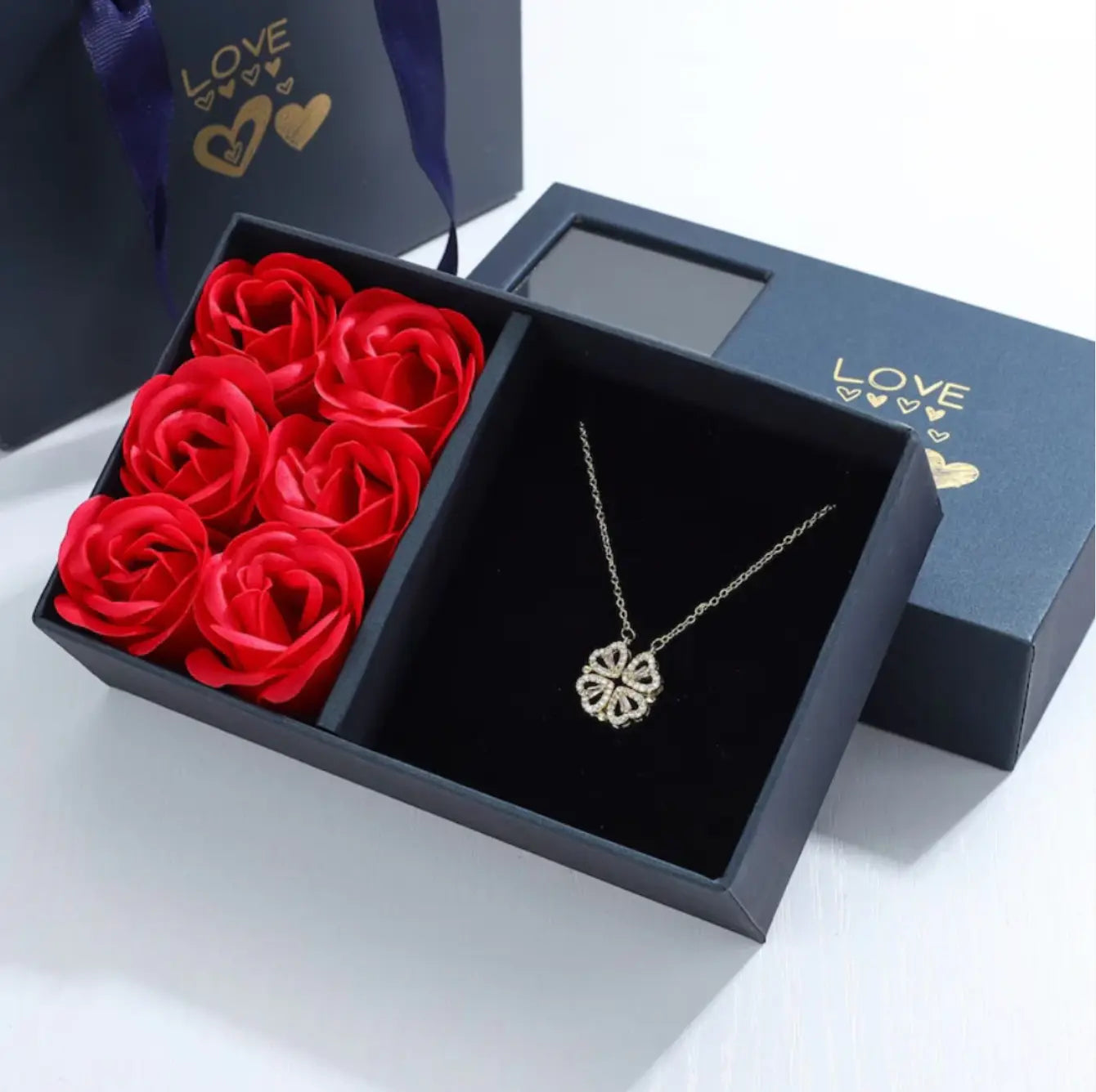 Glückskette inkl. Geschenkbox mit Rosen
