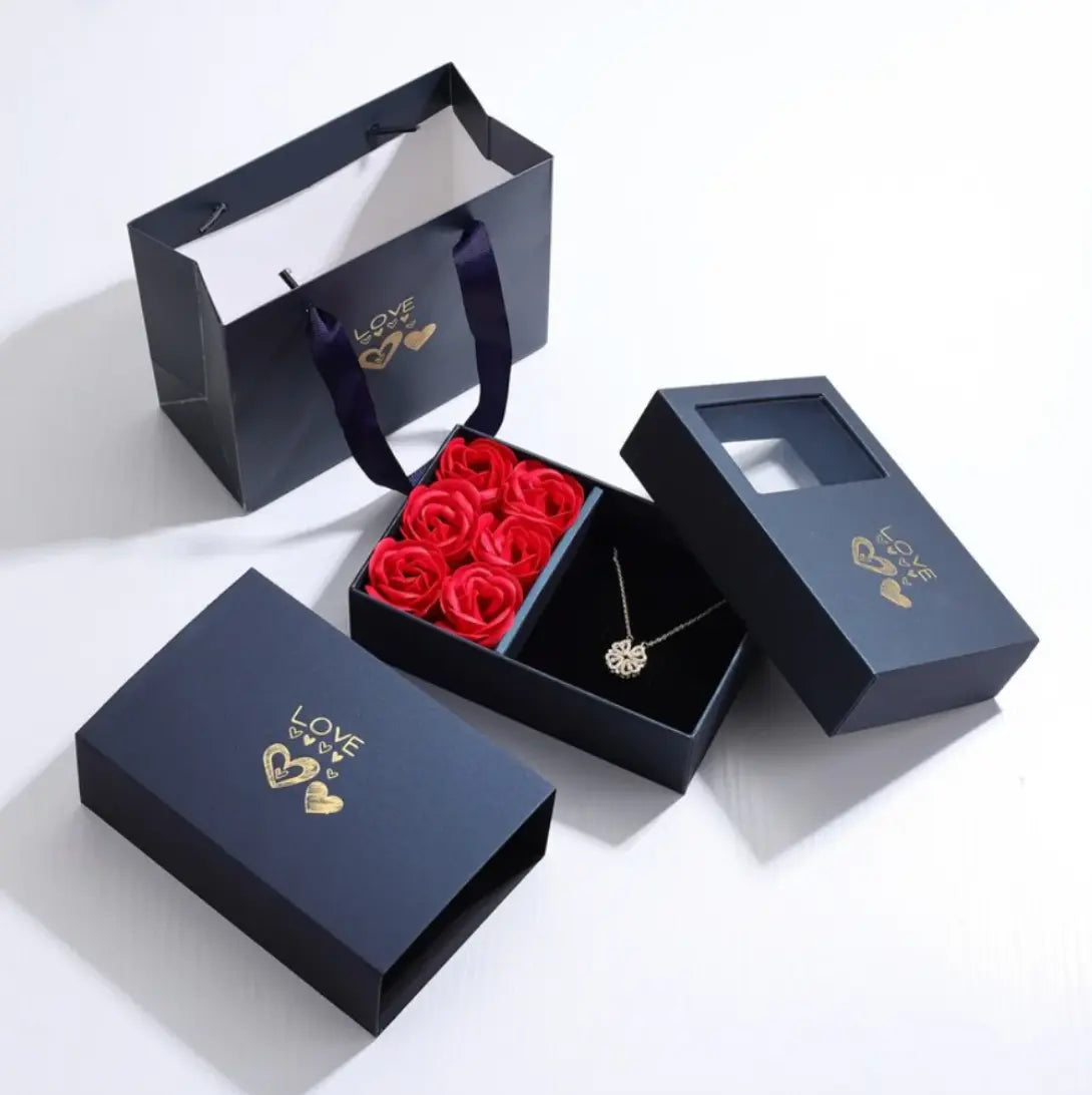Glückskette inkl. Geschenkbox mit Rosen